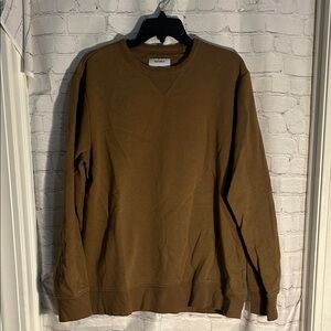 Old Navy Men's Tan Crewneck Sweatshirt. *some pilling on the front as shown.
